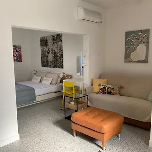 8+8 Con Garage Apartment Livorno